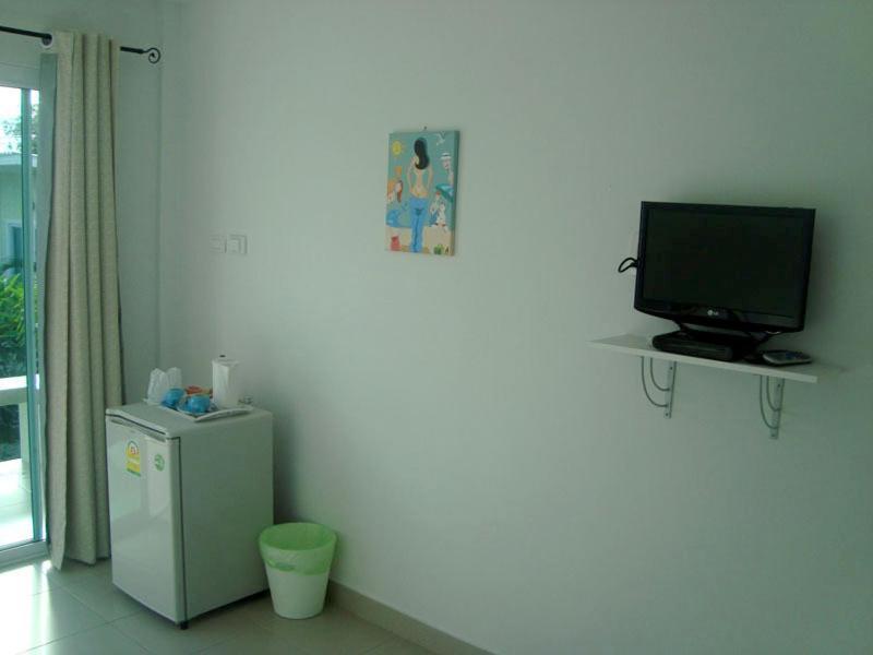 チャーリーズ バンガローズ シーチャン島 部屋 写真